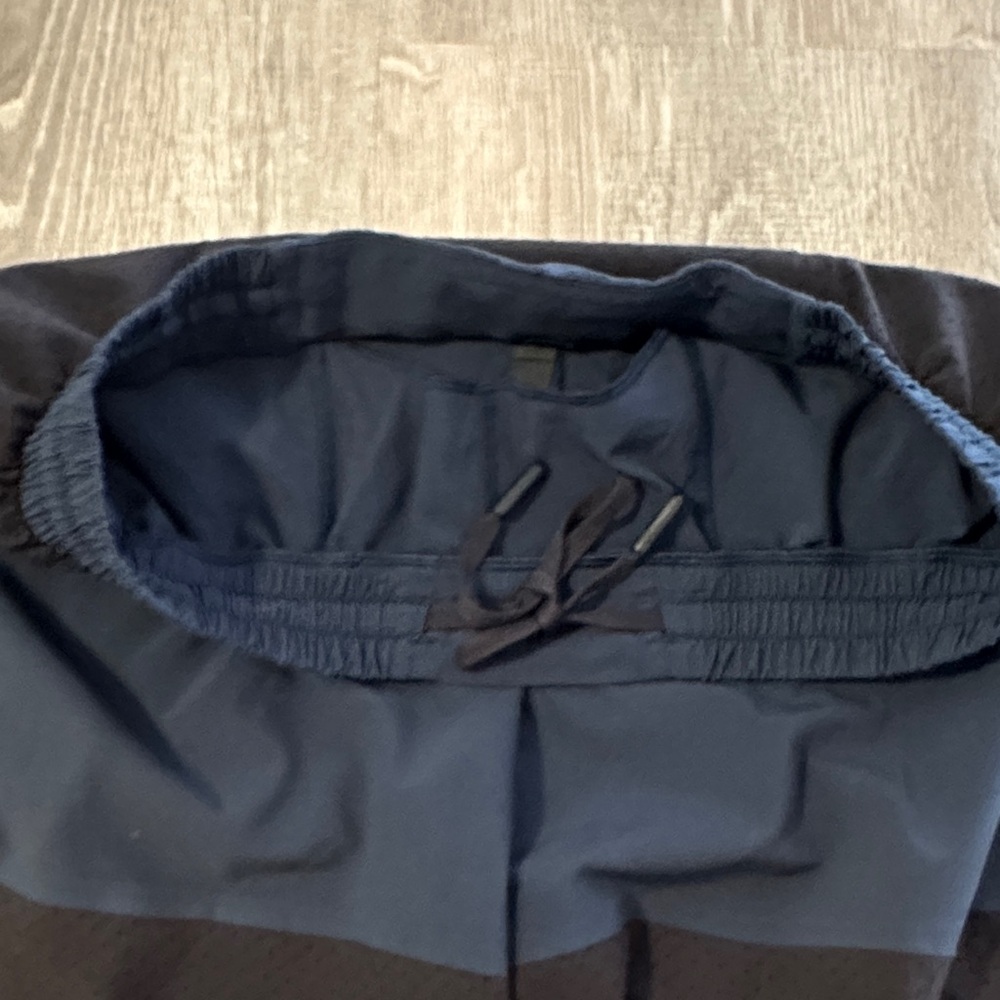 Lululemon M Men's Switch Up Navy & Black‎ Athletic Workout Casual Summer Shorts - Picture 6 of 9